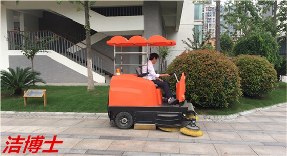 潔博士電動掃地車用戶現(xiàn)場