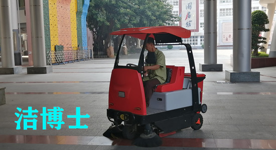 潔博士小型號駕駛電動(dòng)清掃車